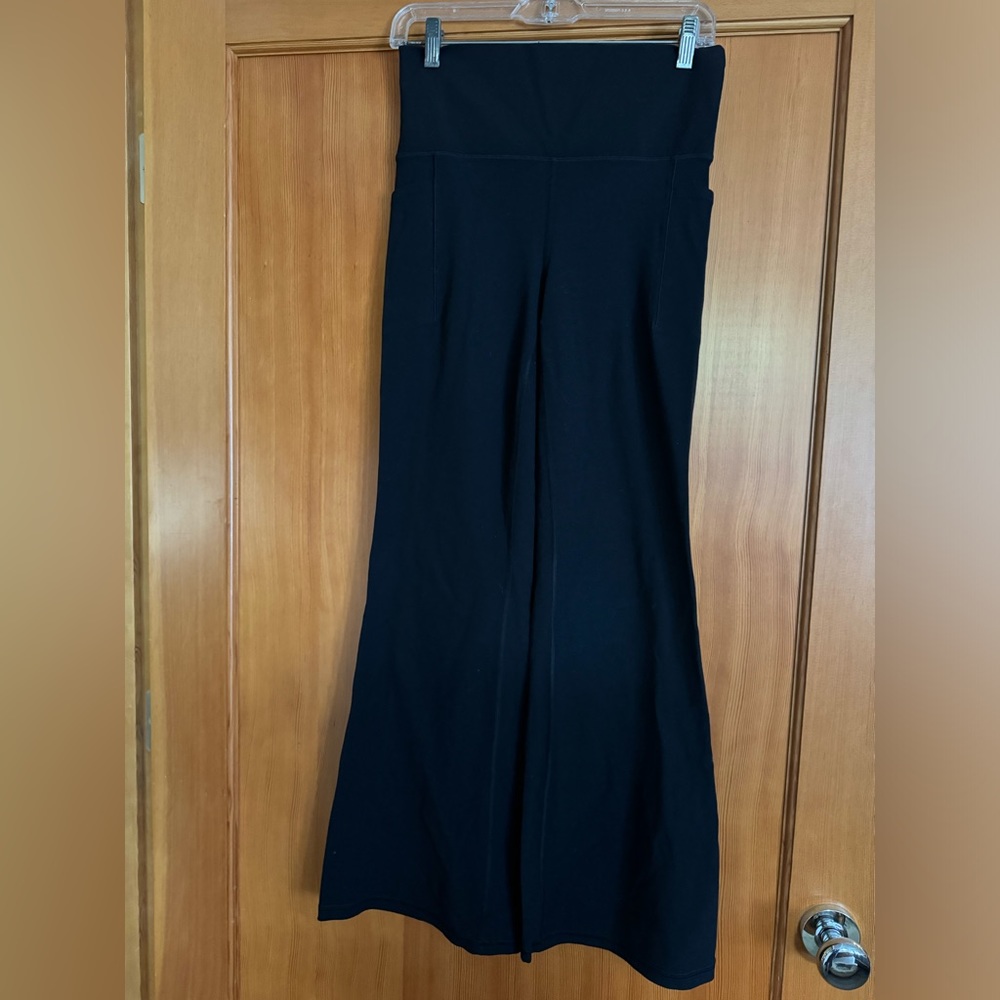 Athleta Salutation Stash Flare Pant Size M